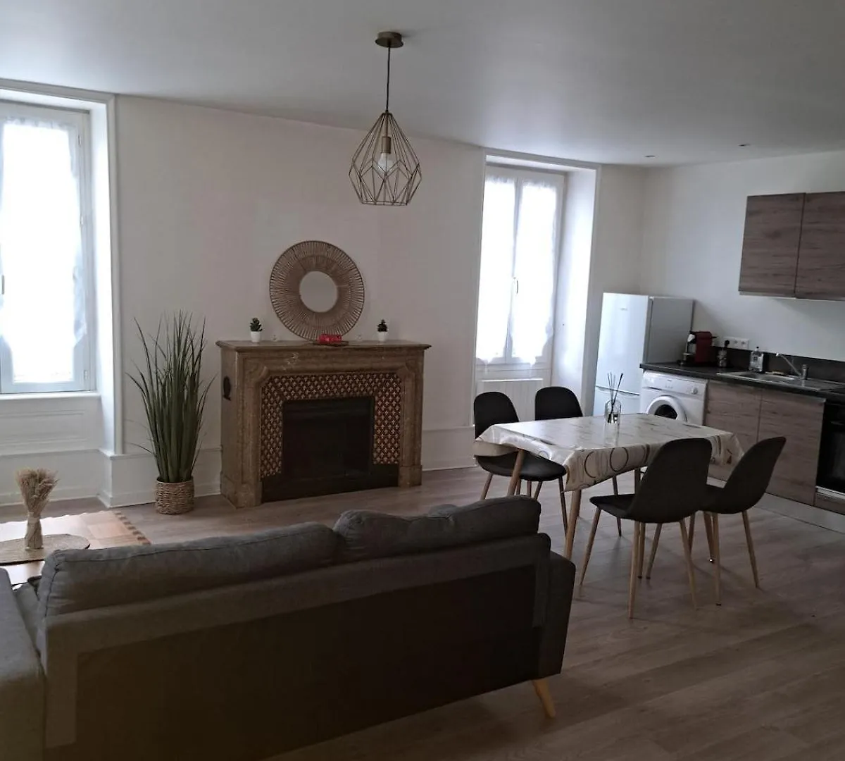 2 Bedroom Apartment & Free Parking Francja